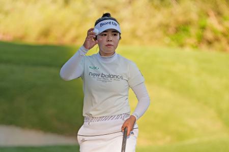 <p>　第３ラウンド、ホールアウトする山下美夢有。通算３アンダーで３位＝シャドークリークＧＣ（共同）</p>