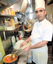 人気の昼バイキング　中心街で本格料理提供　ルンビニ（千葉市中央区）　【夏こそカレー！　千葉市内名店巡り】（４）