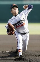 涙の左腕「みんなに感謝」　第９８回全国高校野球選手権大会　第１２日