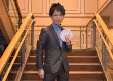 “魂”のオリジナルトランプ　「喜ばせたい」製作に奔走　マジシャン・赤星賢志さん（千葉市稲毛区）