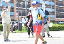 浦安から青森へ歩き旅　原田俊美さん　震災１０年、津波被害の海岸線たどる