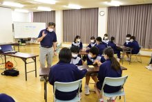 ＳＤＧｓゲームで学ぶ　成田国際高教員が特別授業　東庄中