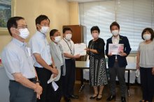 パラ学校観戦の中止を要望　署名１５１３人分を市に提出　共産党千葉市議団