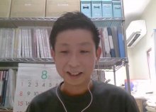 ばらつきに温かみ　障害者の苦悩目を向けて　五輪パラ大会公式Ｔシャツ　木更津・地域作業所ｈａｎａでタグ手縫い
