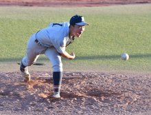 荒張１１回完投　明聖、延長戦制す　秋季千葉県高校野球大会第１日