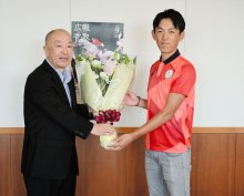 「パリも代表目指す」　本場ドイツで技術学ぶ　五輪・馬術の斎藤選手が香取市訪問