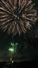 秋の夜空彩る１２０発　浦安、新型コロナ収束願い花火