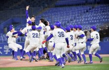 中央学院大が千葉県勢初Ｖ　大学野球明治神宮大会　慶大に９―８