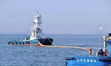 館山沖で軽石回収訓練　大量漂着に備え連携確認　国交省関東地方整備局
