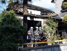 放火殺人の疑いで母親逮捕　夫と息子死亡の旭住宅火災