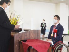 村山選手を功労表彰　東京パラバドミントン「銅」　四街道市