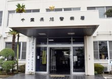 【速報】市のコミュニティバスにはねられ女性重傷　「衝突まで気付かず…」　旭中央病院の敷地内　旭署、男を逮捕