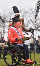 東京パラ陸上４００メートルリレー「銅」鈴木選手が一日署長　交通事故防止呼び掛け　館山署