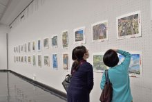 力作ずらり！こども県展初日　作品を前に親子ら笑顔　千葉県立美術館