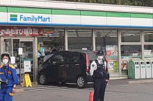 【速報　動画あり】コンビニに車突っ込む　未就学の女児含む４人搬送　千葉市　アクセルとブレーキ踏み間違えたか