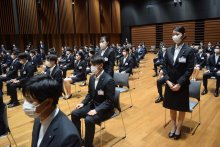 「顧客の悩み解決へ努力」　抗原検査、感染対策を徹底　３地銀とＯＬＣ入行・入社式