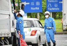 東関道出口で一斉検問　八街児童５人死傷事故から１年、児童下校時間に「見せる対策」　千葉
