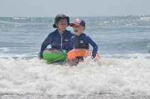 【子ども新聞　週刊ちばにち家】　３年ぶり海開き　夏満喫　九十九里、千葉県内で最も早く　（２０２２年７月７日号）