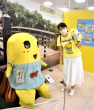 ふなっしーの魅力満載　旬の梨、商戦盛り上げへ　“地上降臨”１０周年船橋東武で特別展