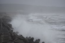 【速報】台風１４号、千葉県内２０日朝に最接近　ＪＲ内房線など始発から一部運転取りやめ　通勤通学に影響も