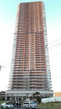 ＜幼児マンション転落＞　死亡は２歳男児　自宅に１人、ベランダにはキャンプ用のいす　千葉市美浜区