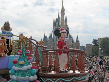 【速報】ディズニー　クリスマス特別イベント　８日から　＜ランド＞パレード完全復活　＜シー＞１１日新ナイトショー