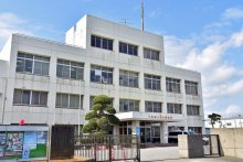 【速報】乗用車内で３人死亡、練炭自殺か　御宿の林道、２０～３０代ぐらいの男女