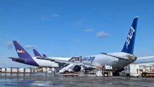【速報】成田空港　貨物機がスリップ、機材に接触　駐機スポットの路面が凍結か