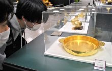 すき焼き鍋が９千万円　１億１千万円相当の金塊持ち上げ体験も　船橋東武で「大黄金展」