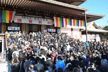 【動画あり】新年の期待込め手合わせ　成田山新勝寺　初詣に長蛇の列　参道もにぎわい戻る