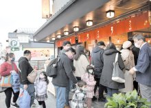 「春節」静かな盛り上がり　成田山参道、台湾から続々　中国客は目立たず　成田空港も影響は限定的