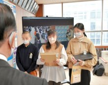 八街を安全なまちに　朝陽小児童、市に寄付金　５人死傷事故教訓、募金活動や安全教育に取り組み　「二度と起こらないよう使って」
