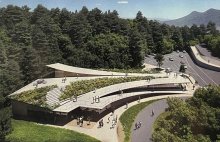 チバニアン施設　里山に溶け込む「ジオルーフ」　隈研吾氏が設計「時代の転換点の象徴に」　シンポで概要発表