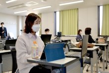 震災の紙芝居中国語に　神田外語大生ら翻訳　「世界中で考える機会を」