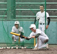 打線奮起なるか　専大松戸・センバツだより