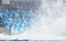 【動画あり】新入社員にシャチ（幸）あれ！　豪快水しぶきで激励　鴨川シーワールドで入社式