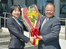 佐倉市長選で再選・西田氏初登庁　「オール佐倉」で躍進、前進を　２期目へ意気込み