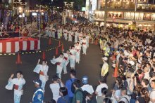 親子三代夏祭り４年ぶり開催へ　幕張ビーチ花火フェスタ、有料観覧席が復活　千葉市に「真夏の風物詩」戻る