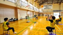 座ったままシュート！！　誰でも楽しめる勝浦発の「ＳＳＢ」　武道大・奥山教授が考案、普及に力　【地方発ワイド】