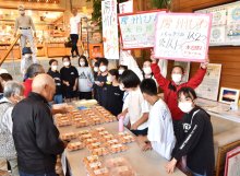 “努力の結晶”ビワ食べて！　富浦小児童　道の駅で販売　南房総