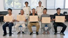 ゴムボートで海釣り中、三角波受け転落　漁師６人が連携、男性２人救出　鴨川、仁右衛門島近く