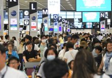 成田空港、出国ラッシュ　昨年の約４倍と予測　５類移行後初のお盆、家族連れで混み合う　国内線も１１日ピーク