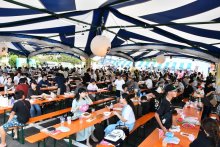 ポーク＆ビア夏祭り盛況　東庄町役場　４年ぶり、特産豚肉を堪能　１３日まで