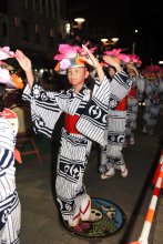 ４年ぶり親子三代夏祭り　踊りで県都華やかに　武者行列や山車が盛り上げ