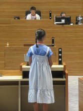 「通学路の安全確保を」　 市川の子ども議会"児童議員"が鋭い質問　
