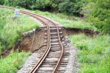いすみ鉄道で土砂流出、線路が宙に浮く　西畑―上総中野間　復旧の見込み立たず
