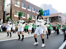 専大松戸「幻の応援」披露　吹奏楽とチア　台風で新幹線止まり、甲子園に到着できず　松戸駅前、市民惜しみない拍手