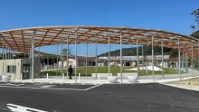 道の駅「保田小学校」に新施設　廃園利用の休憩所「附属ようちえん」　バス待合所や子供を見守りながら働けるカフェ　鋸南町