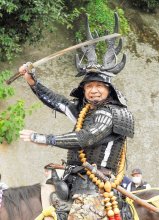 ５年ぶり、武者行列勇ましく　大多喜お城まつり　「出陣じゃ！」２００人勝ちどき　本多忠勝役は渡辺正行さん