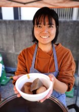 勝浦朝市で人と向き合う　移住きっかけにおでんブース出店　富永優子さん（３０）【ひと模様】